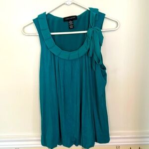 Cable & Gauge Sleeveless Blouse S Pleated Neckline & Bow Green Blouson Hem Flowy